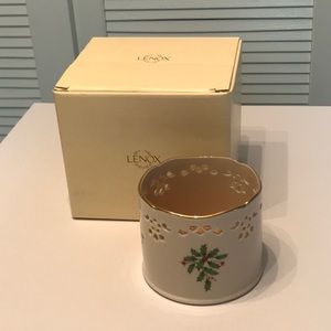 Preowned Lenox pierced holiday dimensions wine bottle holder w box